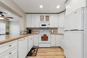 522 SW 16th Street, Boynton Beach, FL 33426 Sold 04/02/25