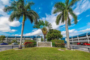7807 Golf Cir Drive 305, Margate