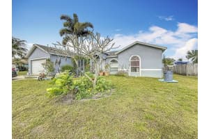 441 Se Starflower Avenue, Port Saint Lucie