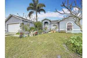 441 SE Starflower Avenue, Port Saint Lucie, FL 34953 - MLS#R11069004