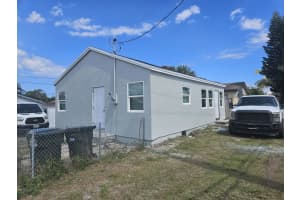 721 SW 10th Street, Delray Beach, FL 33444 Sold 04/30/25