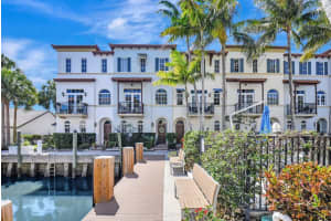 813 Estancia Way, Boynton Beach