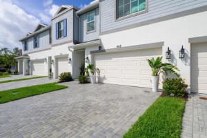 668 NE Waters Edge Lane, Port Saint Lucie, FL 34983 - MLS#R11069362