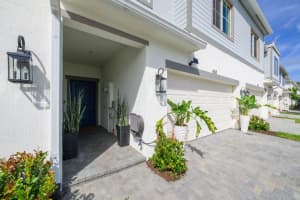 668 NE Waters Edge Lane, Port Saint Lucie, FL 34983 - MLS#R11069362