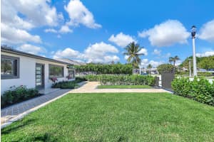 372 Forest Hill Boulevard, West Palm Beach, FL 33405 Sold 07/18/25