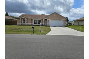 570 Ontario Street Nw, Palm Bay