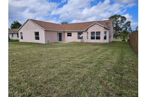 570 Ontario Street NW, Palm Bay, FL 32907 - MLS#R11069678