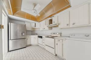 2000 Presidential Way 1903, West Palm Beach, FL 33401 Sold 05/07/25