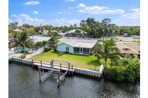 1559 Sw Dyer Point Road, Palm City