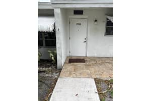 7233 E Oakridge Circle Circle, Lantana, FL 33462 Sold 03/31/25