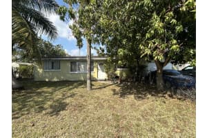 2201 W Carol Circle, West Palm Beach