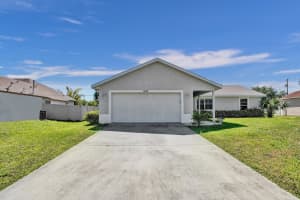 662 SW Mccracken Avenue, Port Saint Lucie, FL 34953 Sold 05/09/25