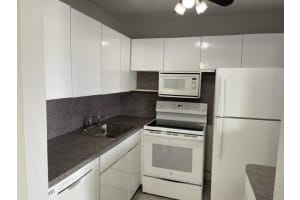 170 Horizons E 202, Boynton Beach, FL 33435 Sold 06/04/25