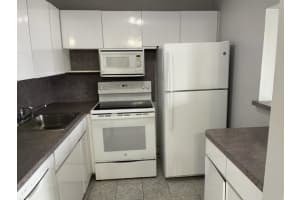 170 Horizons E 202, Boynton Beach, FL 33435 Sold 06/04/25