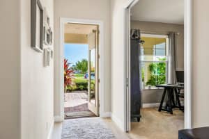 261 11th Square SW, Vero Beach, FL 32962 - MLS#R11070609