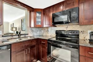 27 Abbey Lane 303, Delray Beach, FL 33446 Sold 06/09/25