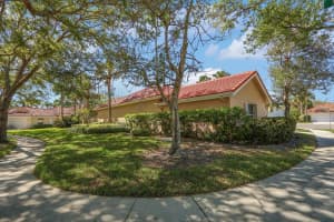 216 Hampton Court, Jupiter, FL 33458 Sold 09/17/25