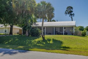 1415 16th Court, Vero Beach, FL 32962 - MLS#R11071014