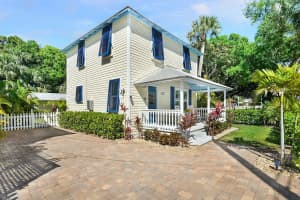 106 Avenue D, Fort Pierce, FL 34950 Sold 04/07/25