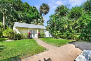 106 Avenue D, Fort Pierce, FL 34950 Sold 04/07/25
