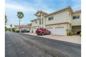 536 7th Square 103, Vero Beach, FL 32962 - MLS#R11071515