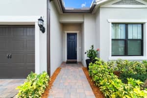 802 SE Courances Drive, Port Saint Lucie, FL 34984 - MLS#R11071524