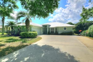 932 Sweetbay Avenue, Sebastian, FL 32958 Sold 04/10/25