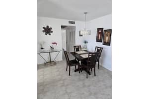 319 Windsor N, West Palm Beach, FL 33417 - MLS#R11073178