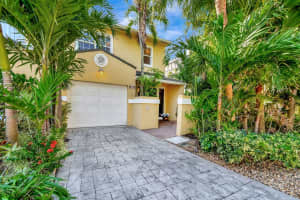 42 N Lakeshore Drive, Hypoluxo, FL 33462 Sold 09/29/25