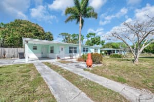 332 Smallwood Avenue, Fort Pierce, FL 34982 Sold 08/08/25