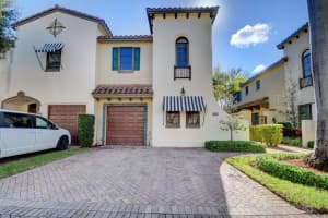 810 Via Villagio, Hypoluxo