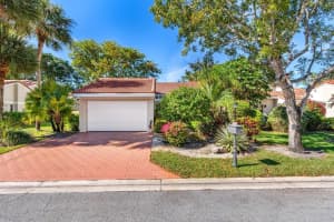 19 Glens Drive W, Boynton Beach