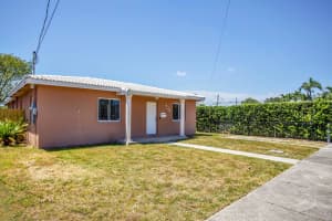 424 SW 64th Court, Miami, FL 33144 Sold 04/23/25