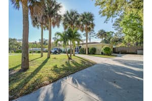 2845 Tropical Avenue, Vero Beach, FL 32960 - MLS#R11074637