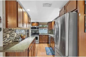 130 W Pine Tree Avenue, Lake Worth, FL 33467 Sold 04/23/25