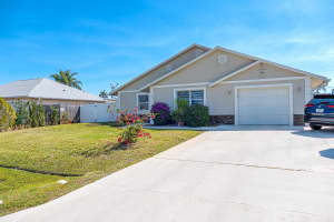 725 SW Hibiscus Street, Port Saint Lucie, FL 34983 - MLS#R11074850