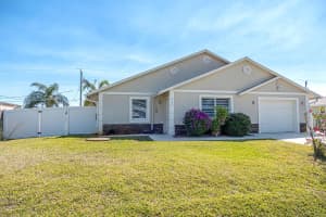 725 SW Hibiscus Street, Port Saint Lucie, FL 34983 - MLS#R11074850