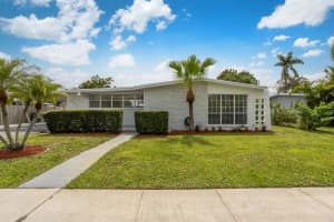 337 Pinehurst Road, Palm Springs, FL 33461 Sold 05/07/25