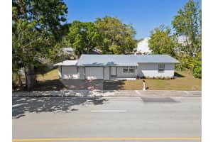 644 12th Street, Vero Beach, FL 32960 Sold 04/21/25