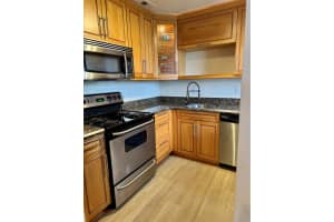 700 Layne Boulevard 119, Hallandale Beach, FL 33009 Sold 06/30/25