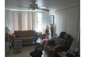 2 Oneida Circle, Fort Pierce, FL 34946 Sold 07/04/25