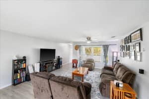 1085 23rd Place SW, Vero Beach, FL 32962 - MLS#R11076778