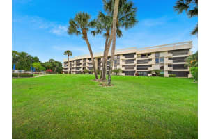 625 Nw North River Drive 308, Stuart