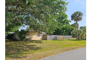 809 SE 8th Ave Avenue, Okeechobee, FL 34974 - MLS#R11077182