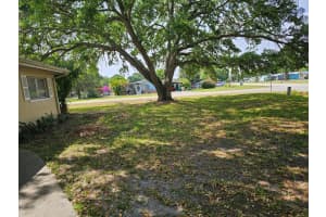 809 SE 8th Ave Avenue, Okeechobee, FL 34974 - MLS#R11077182