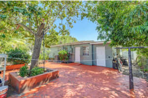 35 NW 122nd Street, North Miami, FL 33168 Sold 04/25/25