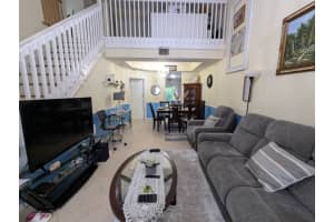 328 SE 23rd Avenue, Boynton Beach, FL 33435 Sold 05/06/25