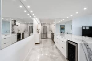 2425 Presidential 902 Way 902, West Palm Beach, FL 33401 - MLS#R11078255