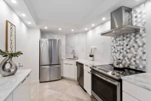 2425 Presidential 902 Way 902, West Palm Beach, FL 33401 - MLS#R11078255