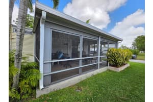4092 8th Court Lantana, FL 33462 - Off Market